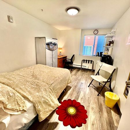 Micro Studio Apartment 10 Minutes Walk To University Of Washington Сиэтл Экстерьер фото